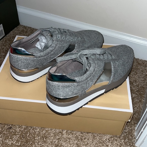 Michael Kors sneakers - Picture 3 of 4